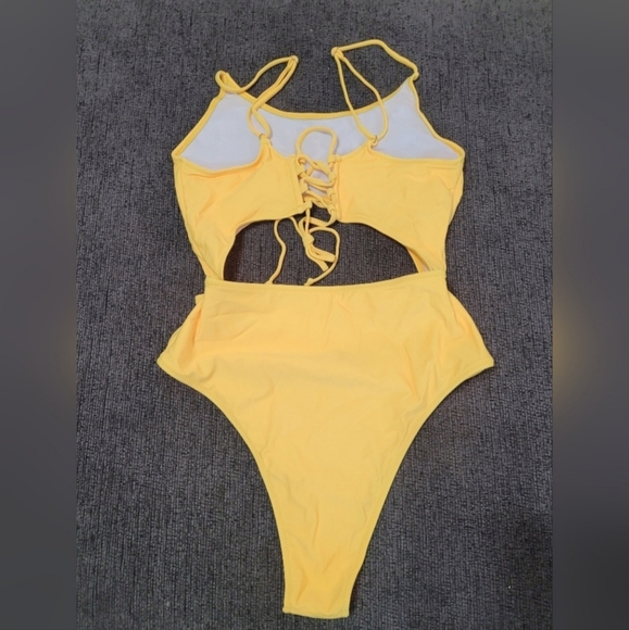 NWOT Womens Cut Out Monokini Swimsuit - Picture 5 of 8